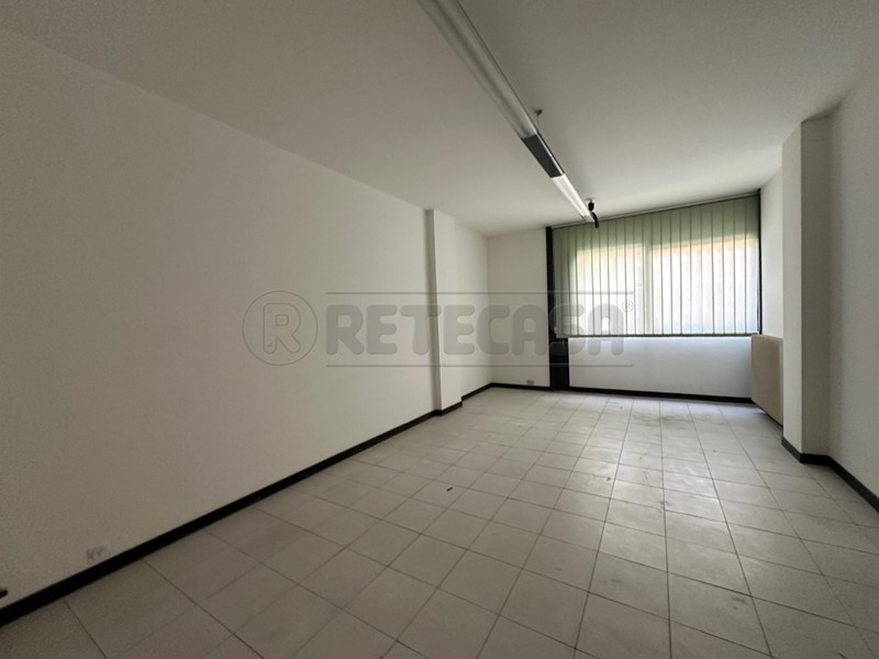 Ufficio in Vendita a Bassano del Grappa, 168'000€, 155 m²