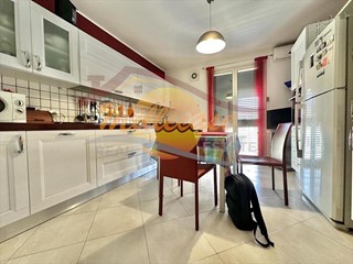 Appartamento in Vendita a Siracusa, zona Floridia, 116'000&euro;, 120 m², con Box