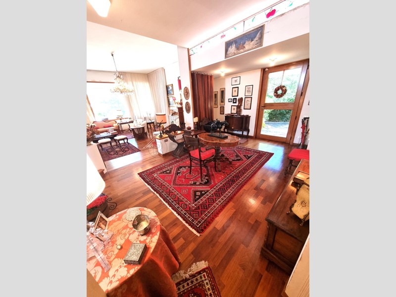 Villa in Vendita a Montesilvano, 650'000€, 660 m², con Box