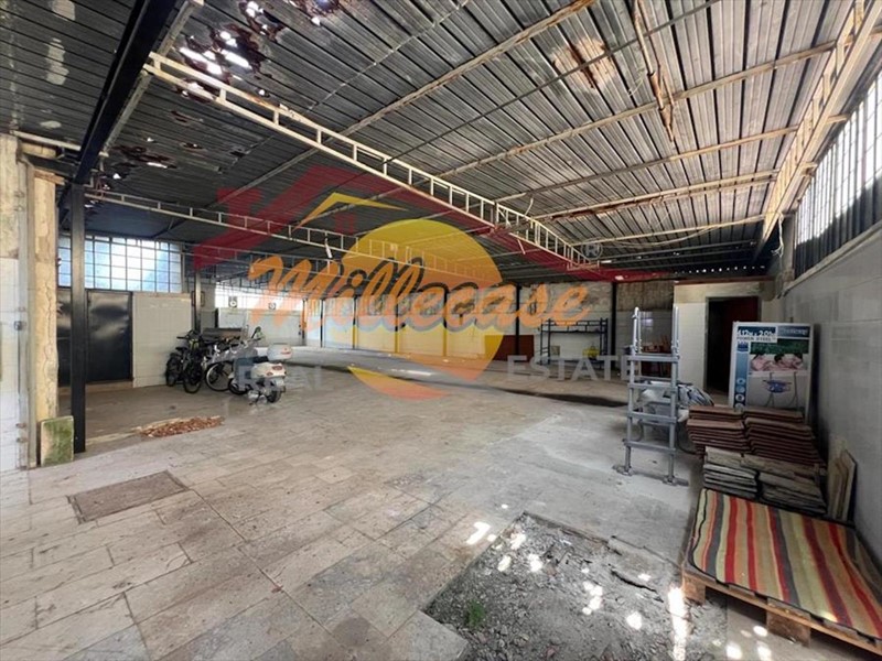 Capannone in Vendita a Siracusa, zona Epipoli, 58'000€, 300 m²