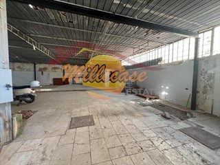 Capannone in Vendita a Siracusa, zona Epipoli, 58'000€, 300 m²