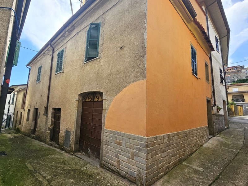 Casa Semi Indipendente in Vendita a Fivizzano, zona San Terenzo Monti, 50'000€, 142 m²