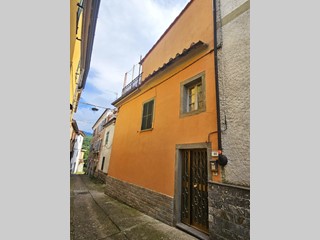 Casa Semi Indipendente in Vendita a Fivizzano, zona San Terenzo Monti, 50'000€, 142 m²