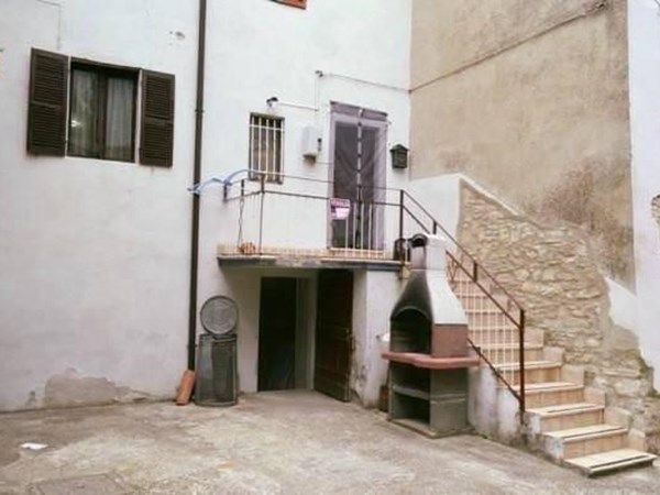 Casa Semi Indipendente in Vendita a Gropparello, zona Bersani 16, 28'000€, 110 m²