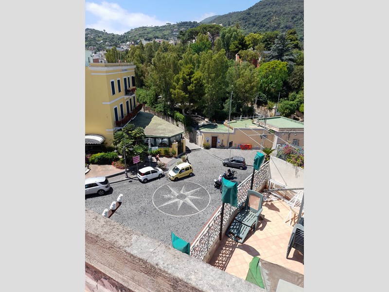 Bilocale in Vendita a Ischia, zona Ischia (NA), 320'000€, 75 m², arredato