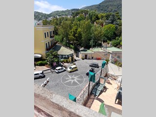 Bilocale in Vendita a Ischia, zona Ischia (NA), 320'000€, 75 m², arredato