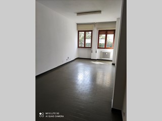 Ufficio in Vendita a Carrara, zona Avenza, 49'000€, 30 m²