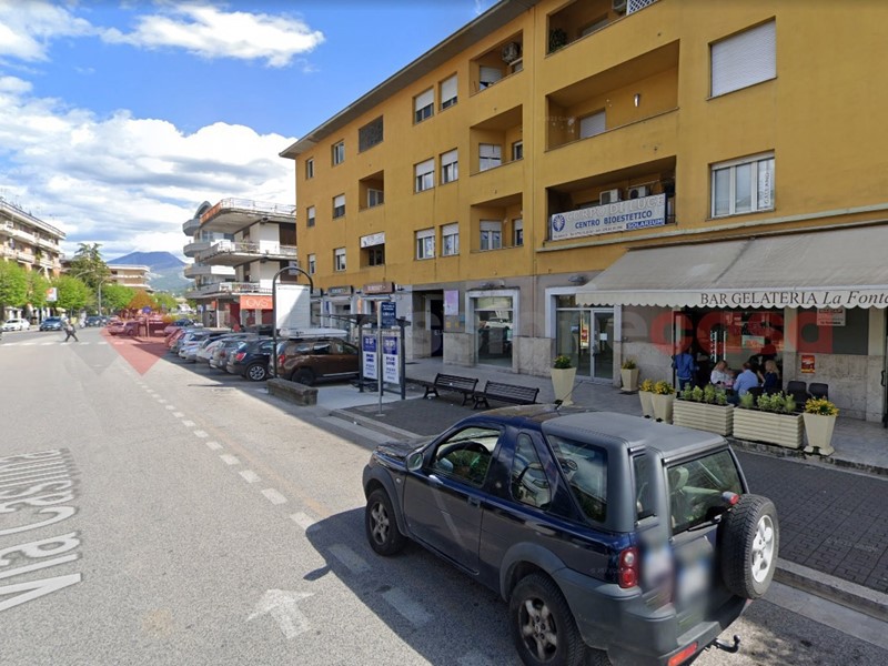 Negozio in Affitto a Cassino, 1'800€, 109 m²