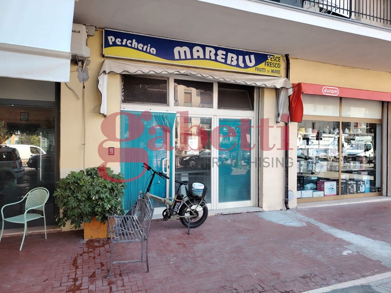 Negozio in Affitto a Venafro, 400€, 46 m²