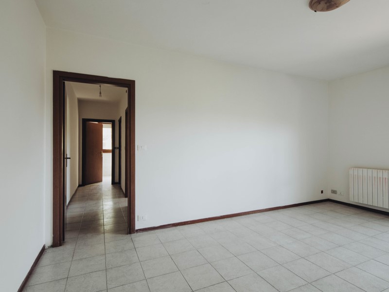 Trilocale in Vendita a Monterenzio, 70'000€, 80 m², con Box