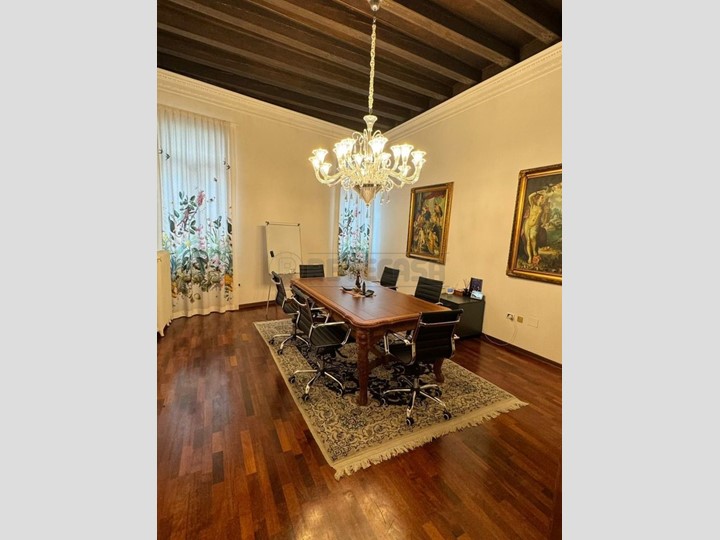 Ufficio in Affitto a Vicenza, 26'400€, 160 m²