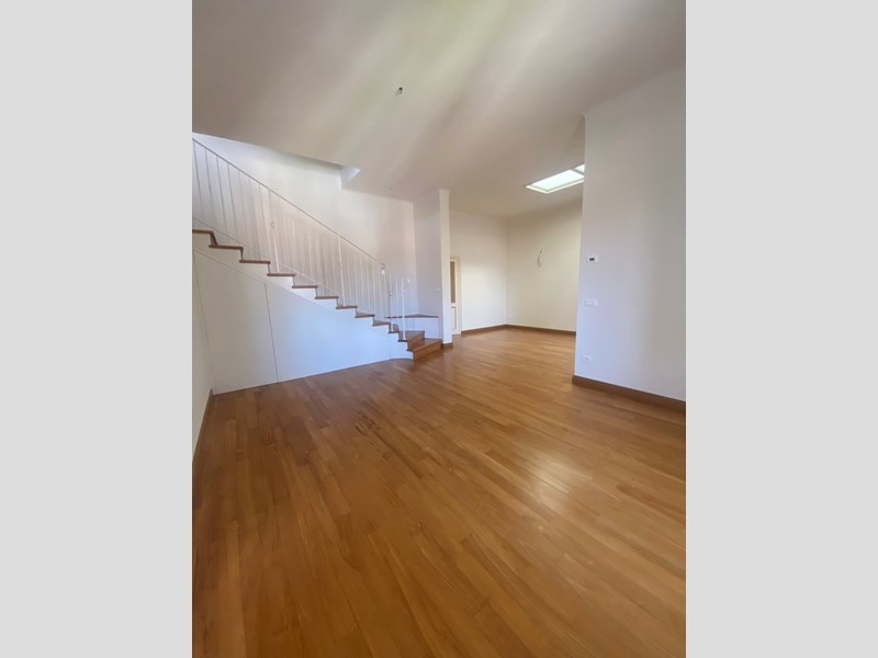 Appartamento in Affitto a Lucca, zona Centro Storico, 2'200&euro;, 210 m²