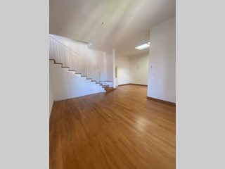 Appartamento in Affitto a Lucca, zona Centro Storico, 2'200&euro;, 210 m²