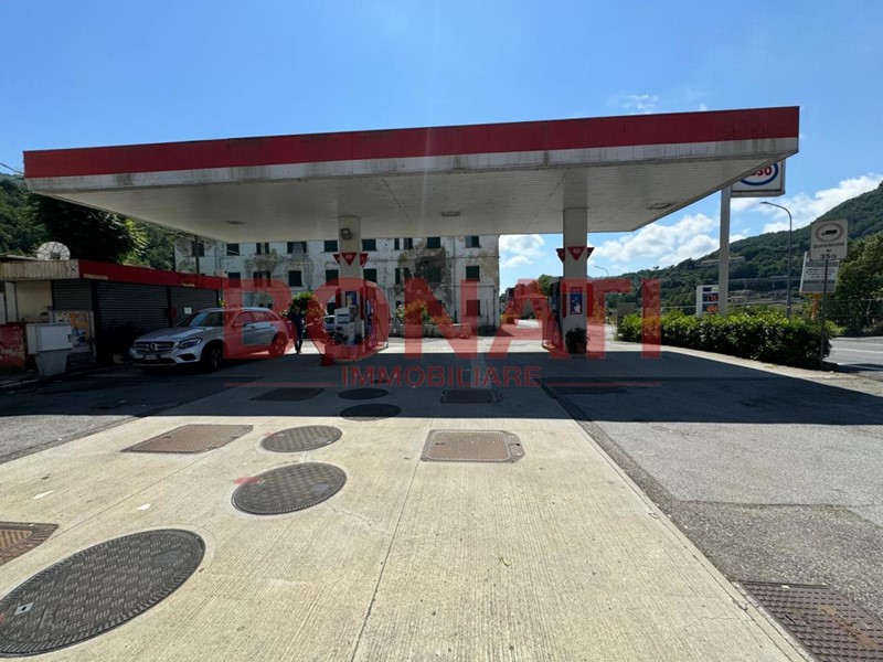 Capannone in Vendita a Aulla, 300'000€, 1400 m²