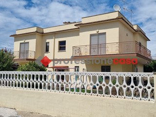 Villa in Vendita a Pomezia, zona Martin Pescatore, 630'000€, 240 m²