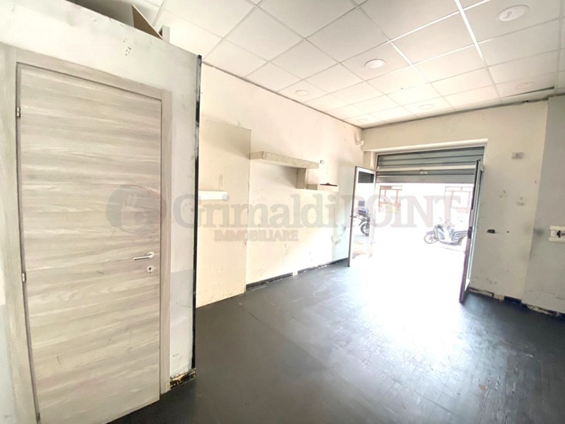 Immobile commerciale in Affitto a Giugliano in Campania, 400€, 30 m²