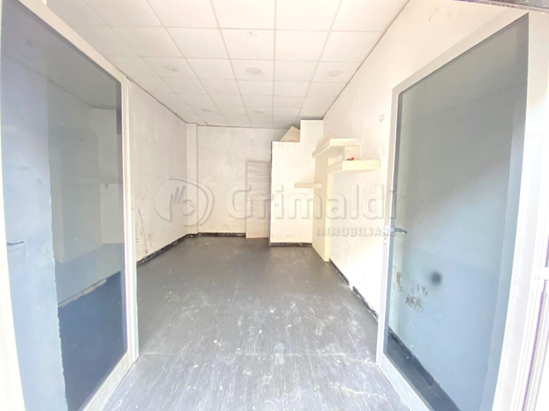Immobile commerciale in Affitto a Giugliano in Campania, 400&euro;, 30 m²