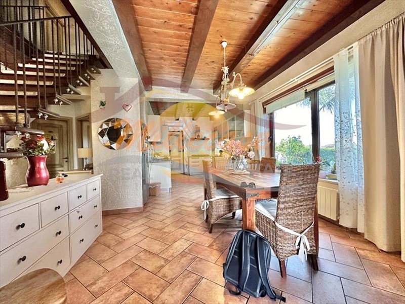 Villa in Vendita a Siracusa, zona Belvedere, 420'000&euro;, 300 m²