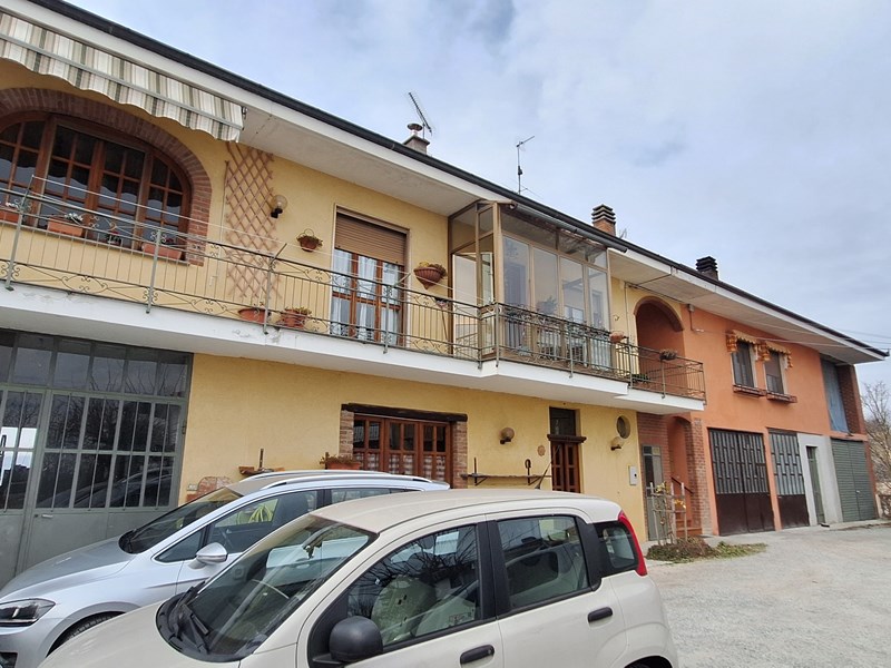 Casa Indipendente in Vendita a Montiglio Monferrato, zona Cortanieto, 140'000&euro;, 229 m²