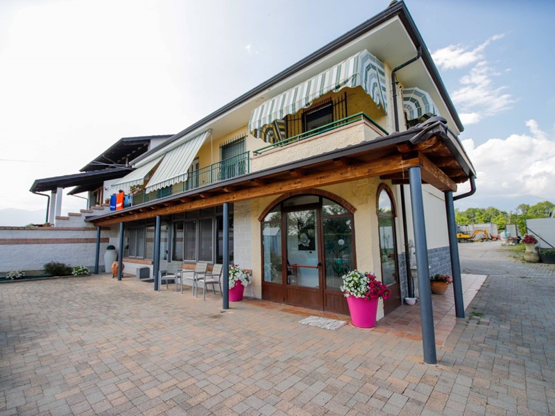 Villa in Vendita a Salassa, 369'000€, 315 m²