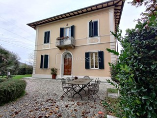 Villa in Vendita a San Giuliano Terme, zona Rigoli, 690'000€, 300 m², arredato