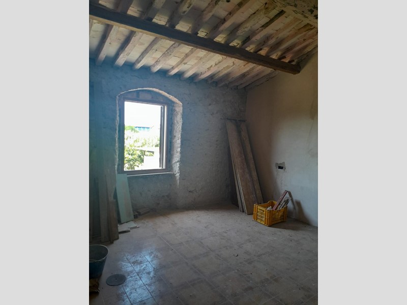 Casa Indipendente in Vendita a Carrara, zona Avenza, 140'000€, 90 m²