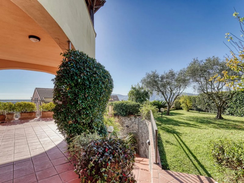 Villetta a schiera in Vendita a Fosdinovo, zona Caniparola, 380'000&euro;, 180 m², arredato, con Box