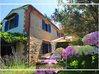 Casale in Vendita a Montecatini Terme, 349'000€, 100 m², arredato