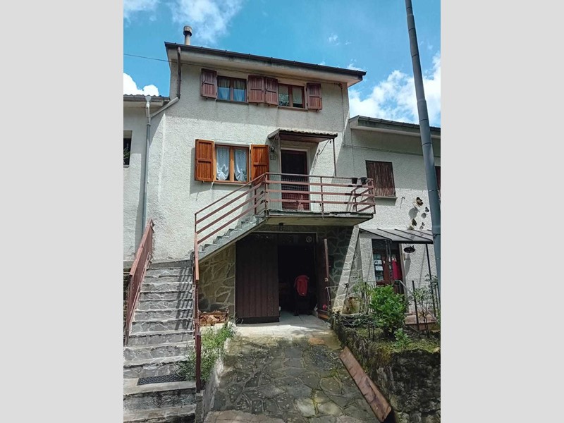Casa Semi Indipendente in Vendita a Bedonia, 49'000€, 90 m², con Box