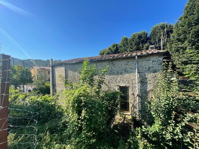 Casa Indipendente in Vendita a Camaiore, 125'000&euro;, 200 m²