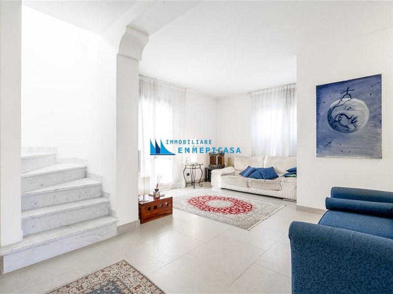 Appartamento in Vendita a Montignoso, zona Cervaiolo, 450'000€, 132 m², arredato