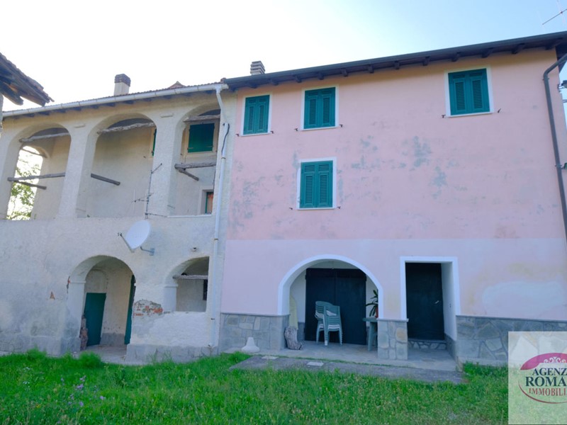 Casa Indipendente in Vendita a Pareto, 195'000€, 790 m², con Box