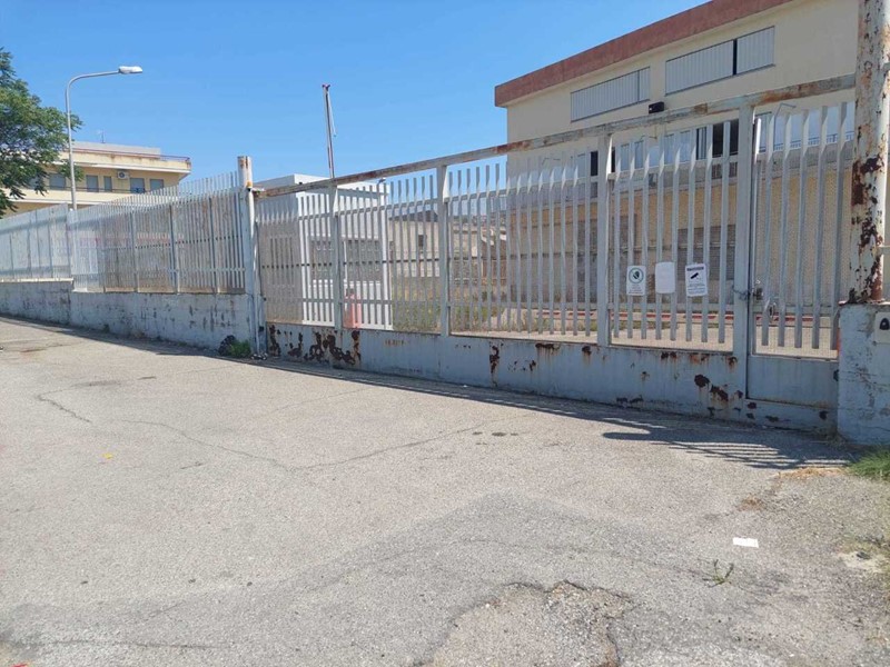 Immobile commerciale in Vendita a Catanzaro, zona Lucrezia della Valle, 2'500'000€, 6500 m²