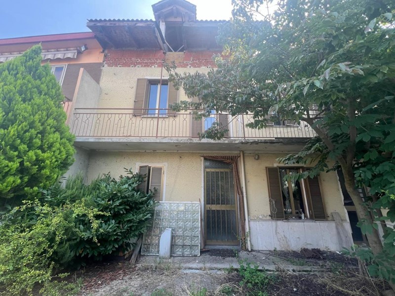 Casa Indipendente in Vendita a Borgo Vercelli, 120'000€, 235 m², con Box