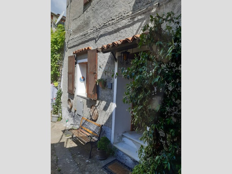 Rustico in Vendita a Rezzo, 36'000€, 60 m²