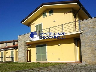 Villa bifamiliare in Vendita a Carrara, zona Avenza, 340'000€, 120 m²