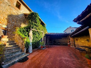 Attività commerciale in Vendita a Monteriggioni, 1'200'000€, 700 m²