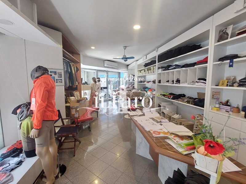 Negozio in Vendita a Viareggio, 200'000€, 80 m²
