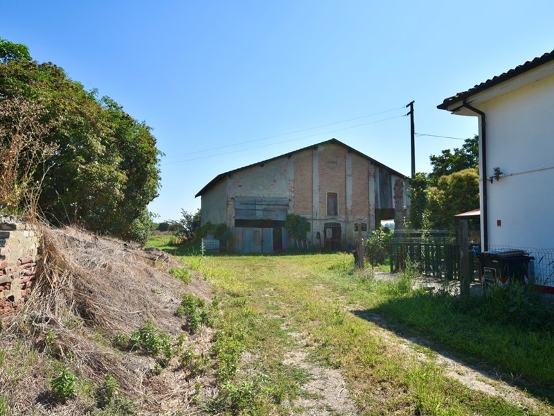 Rustico in Vendita a San Pietro in Casale, 92'000€, 376 m²