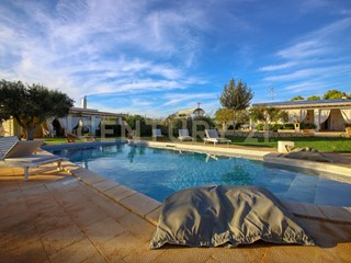 Casa Indipendente in Vendita a Carovigno, 840'000€, 370 m², arredato, con Box