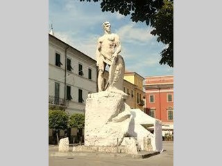 Appartamento in Vendita a Sarzana, zona Sarzana centro, 300'000€, 165 m²