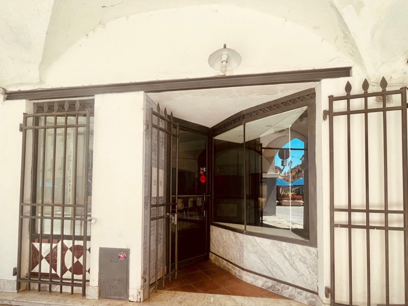 Immobile commerciale in Vendita a Sarzana, zona Sarzana centro, 70'000€, 42 m², arredato