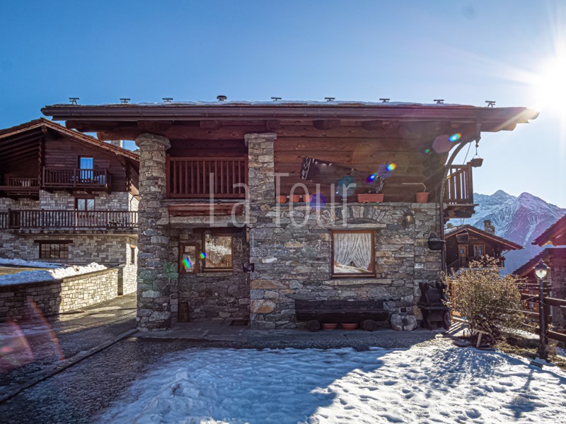 Villa in Vendita a Brusson, 649'000&euro;, 178 m²