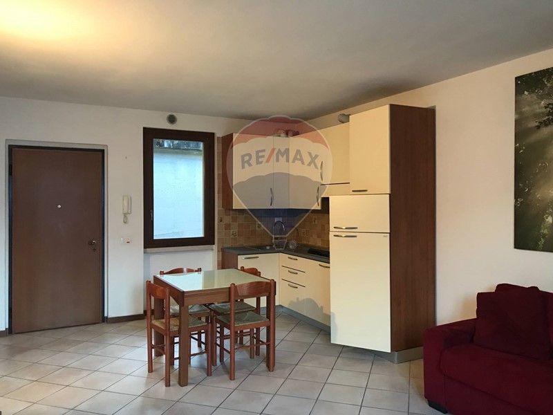 Bilocale in Vendita a Strozza, 40'000€, 58 m²