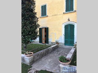Villa in Vendita a Empoli, zona Corniola, 490'000€, 500 m², con Box