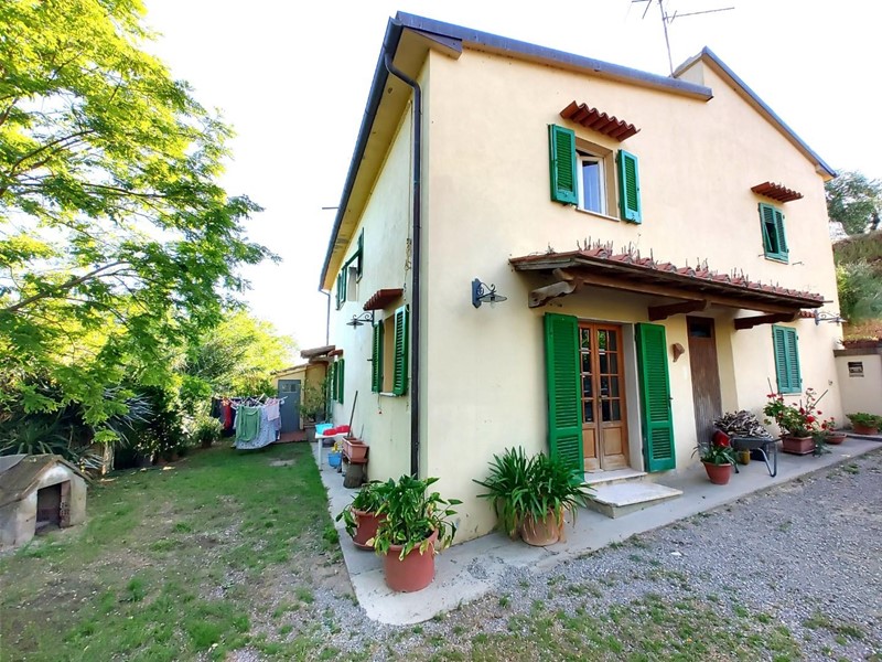 Casale in Vendita a Casciana Terme Lari, zona Usigliano, 220'000€, 170 m², con Box