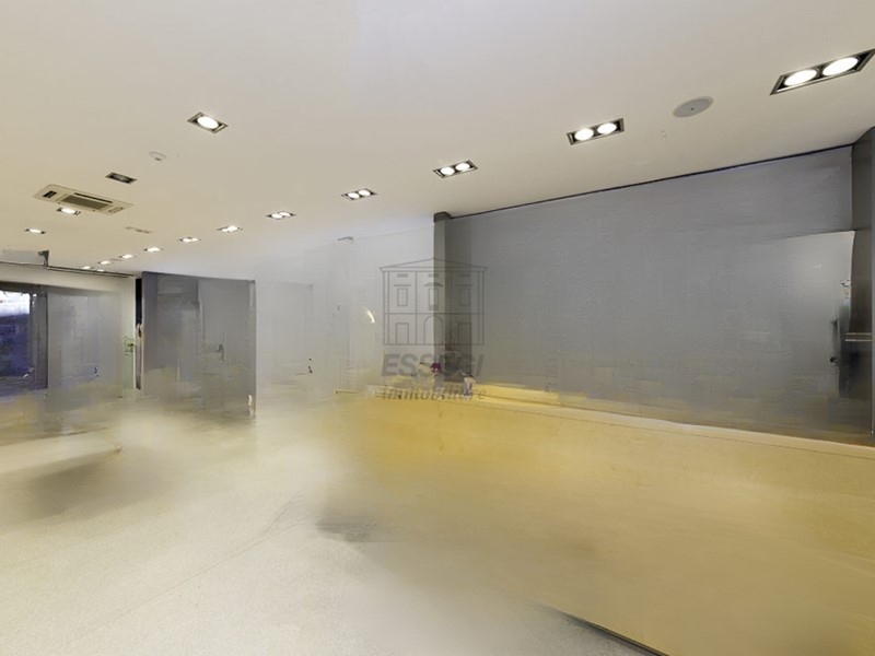 Immobile commerciale in Affitto a Lucca, zona Centro storico, 7'000€, 200 m²