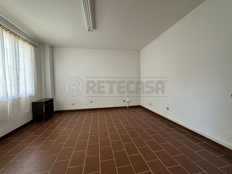 Capannone in Affitto a Bassano del Grappa, 1'800€, 500 m²