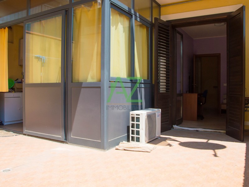 Trilocale in Vendita a Aci Catena, zona Semicentro, 85'000€, 65 m², con Box