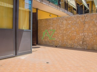 Trilocale in Vendita a Aci Catena, zona Semicentro, 85'000€, 65 m², con Box